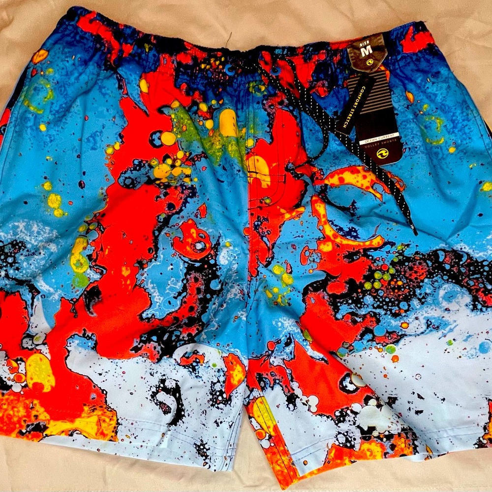NWT men’s medium ocean city swim trunks with mesh lining